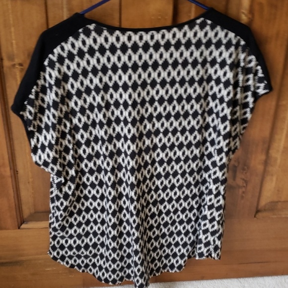 Top - Picture 2 of 2